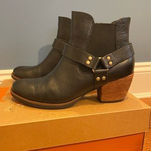 Kork ease - size 8 - excellent condition - only worn a couple of times